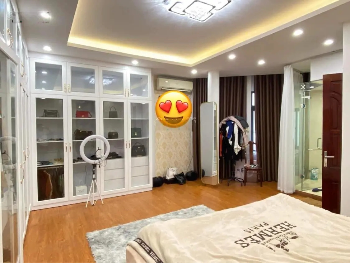 Bán nhà riêng Hồ Văn Chương 45m 4Tg MT 5,2m hơn 9 tỷ 1 nhà ra hồ ô tô 10m KD sầm uất full nội thất.