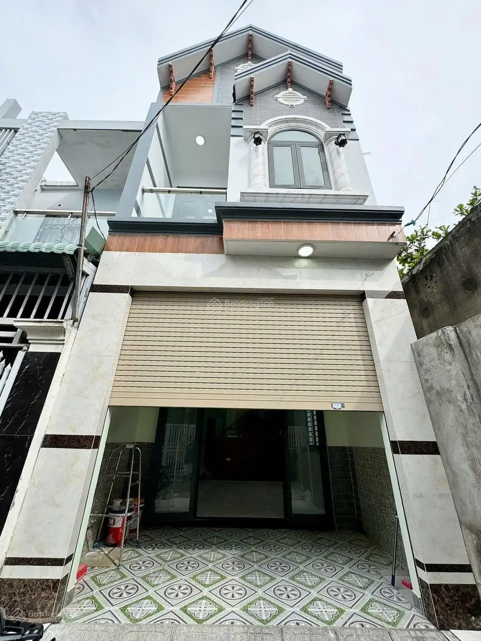 Chủ gởi bán nhà (hoàn công) 1 trệt 1 lầu. dt 60m2 sổ riêng thổ cư 100% đường xe hơi tại p. bửu hòa