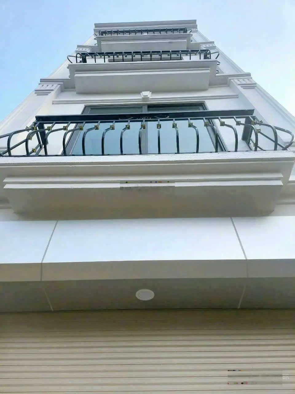3 tỷ nhà như hình 36m xây 5 tầng ô tô lùi cửa cách 5m ra ô tô tránh, kinh doanh sầm uất