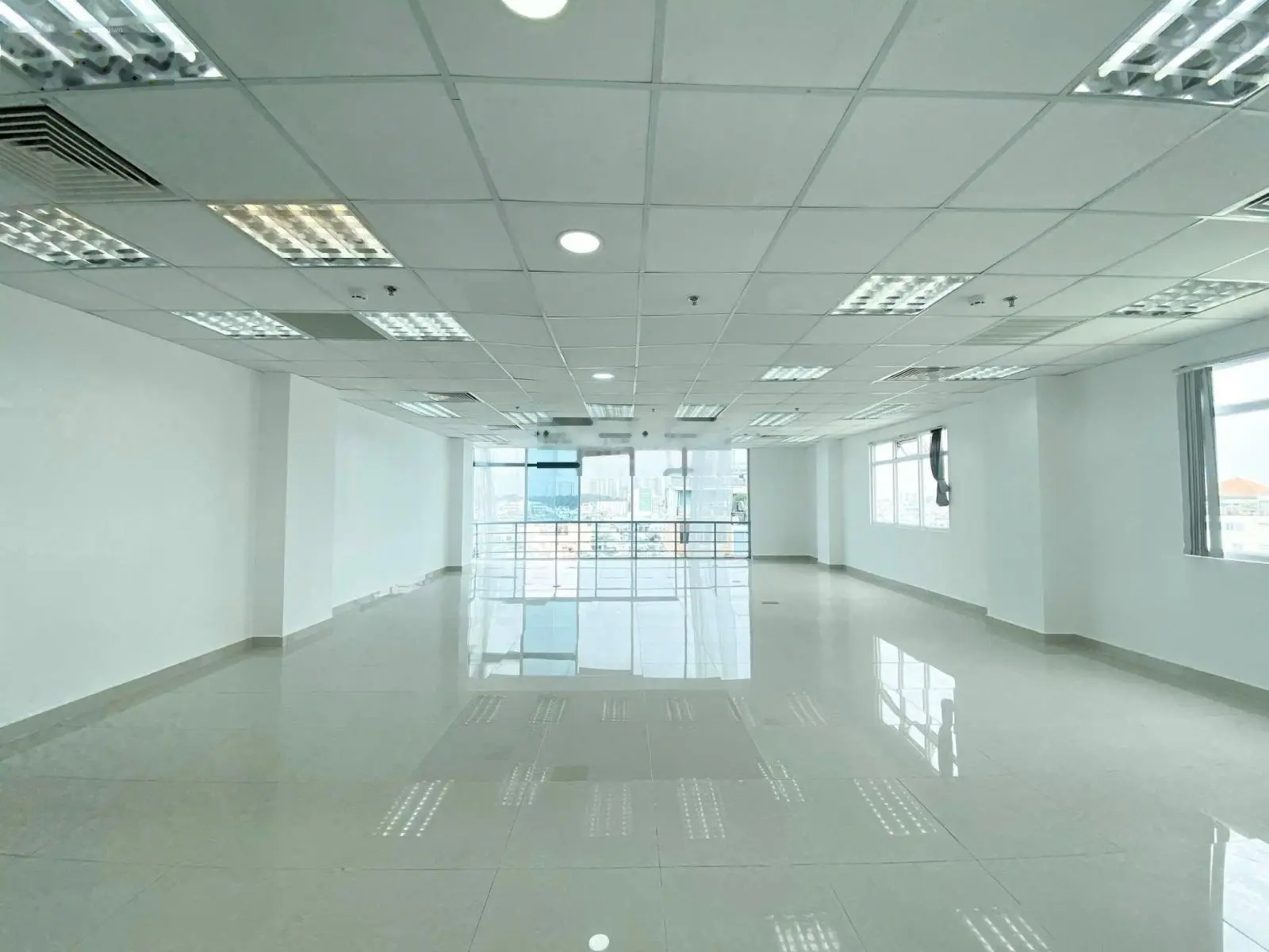 Bán mặt tiền Phan Đăng Lưu, Phú Nhuận. DT: 8.8x30m (nở Hậu 10 M). Gần Phan Xích Long