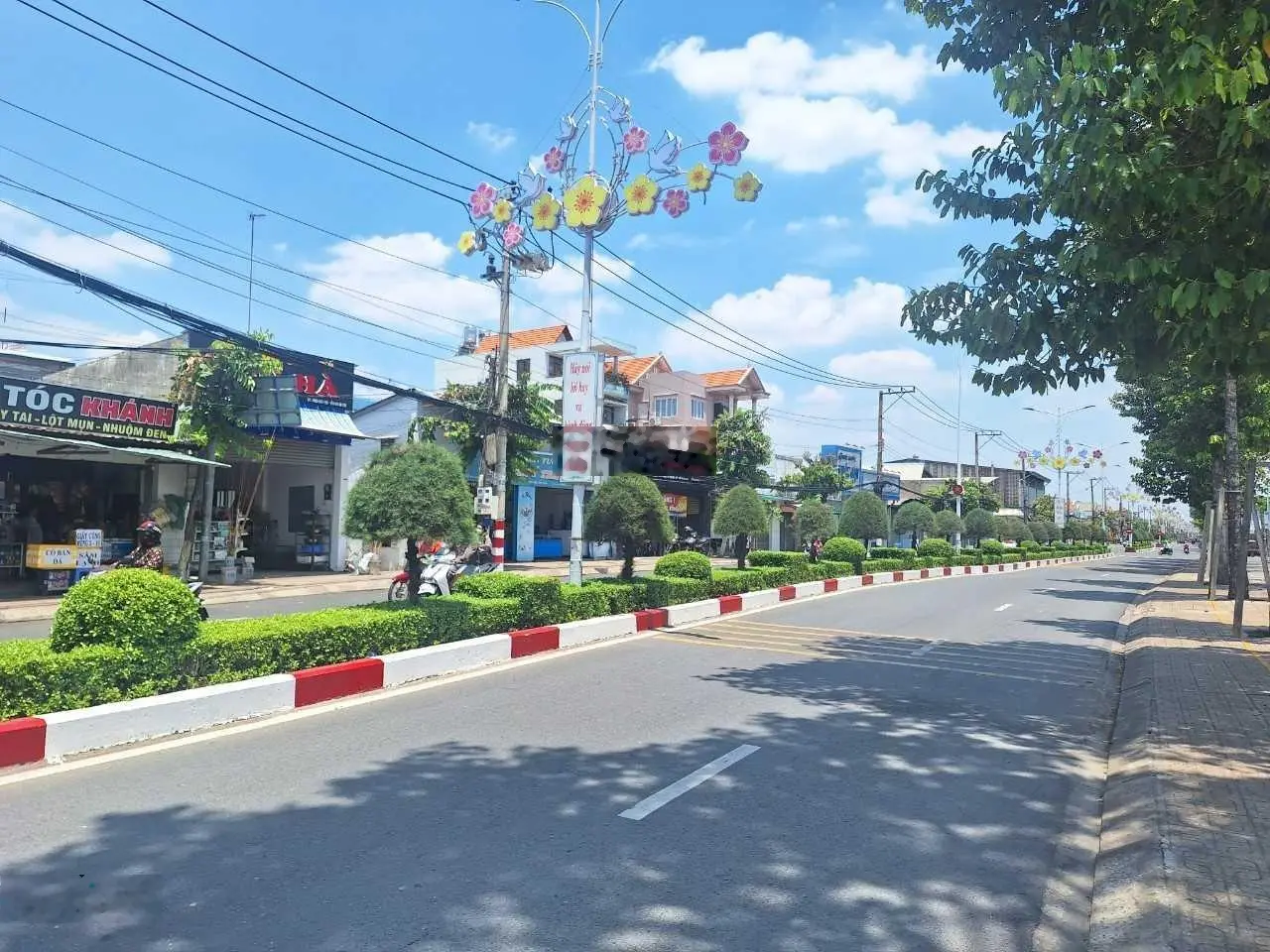 Đất biệt thự mặt tiền gần chợ Lái Thiêu 300m, P. Lái Thiêu, Tp. Thuận An