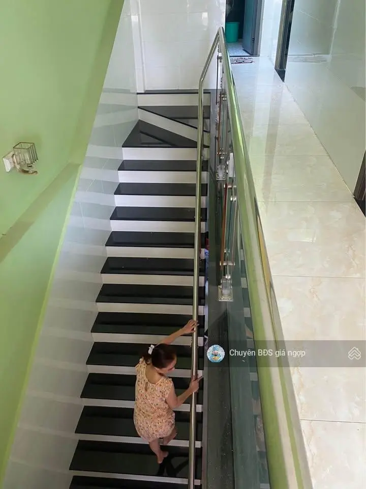 Bán gấp nhà 2 tầng- 120m2 ngộp bank - lã xuân oai quận 9 giá chỉ 4,5 tỷ - lh 0764751240