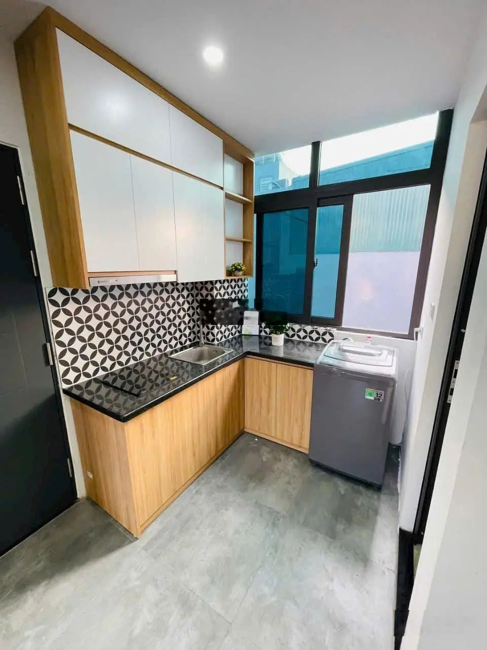 Bán CCMN 9 tầng Mỹ Đình 65m2, 22PKK, dòng tiền 110tr/th, lô góc 2 thoáng, ngõ thông, cực hiếm