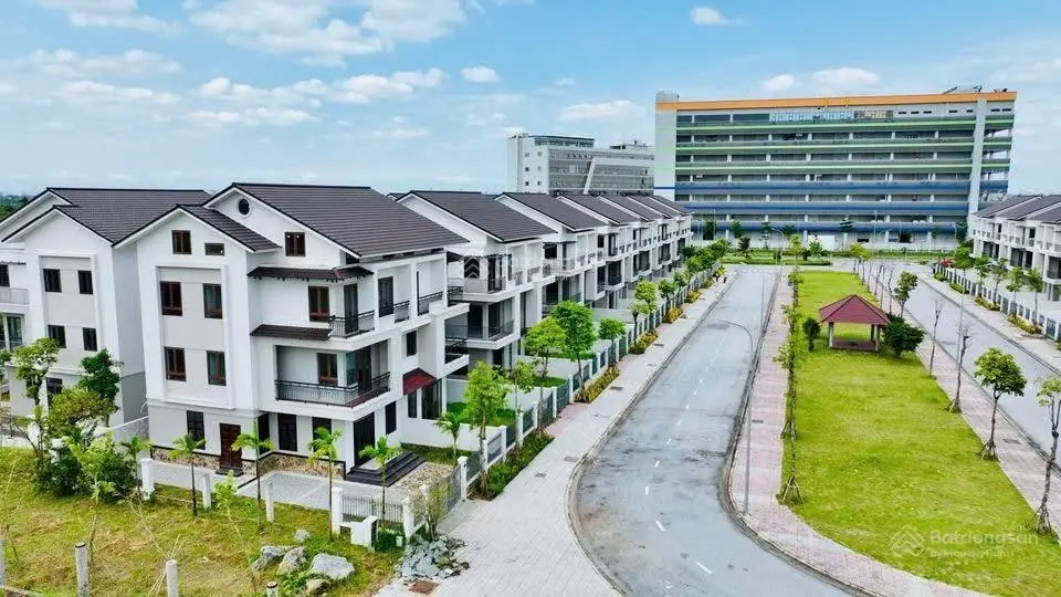 Bán biệt thự nhà vườn 180m2 cách Hà Nội chưa đến 30 phút di chuyển giá rẻ nhất thị trường