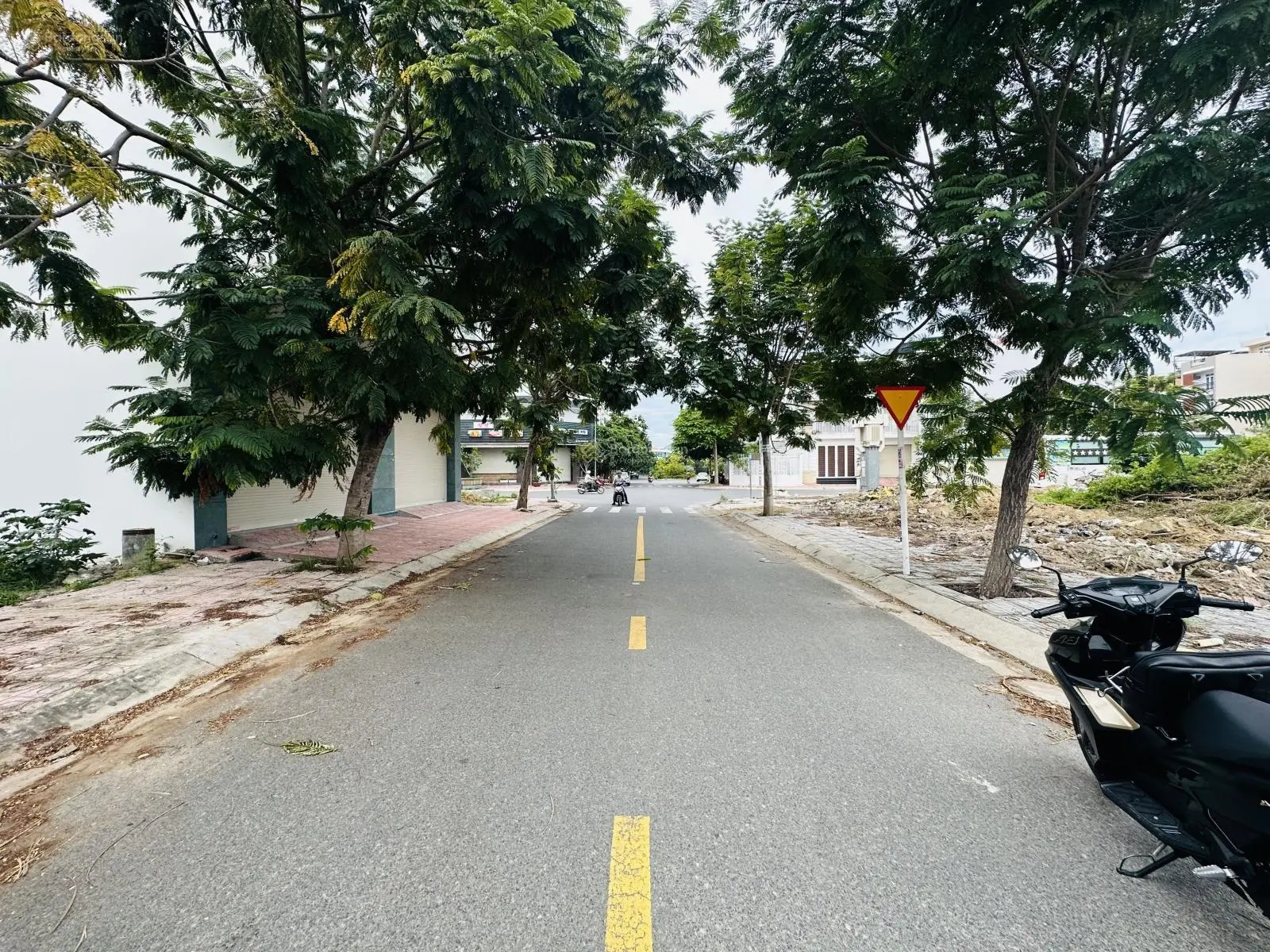 Lô Đối Diện Trung Tâm Thương Mại Hà Quang II Bán Nhanh 4.2 Tỷ (Bao Cọc)