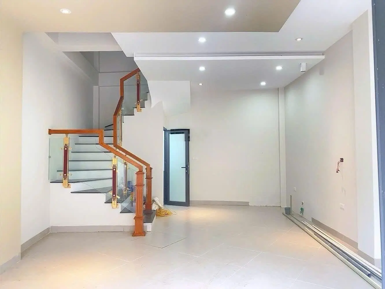 Bán gấp nhà riêng 5 tầng dân xây tại đường thanh lãm,ô tô đỗ cửa giá tốt nhất chỉ 5,5 tỷ vnd