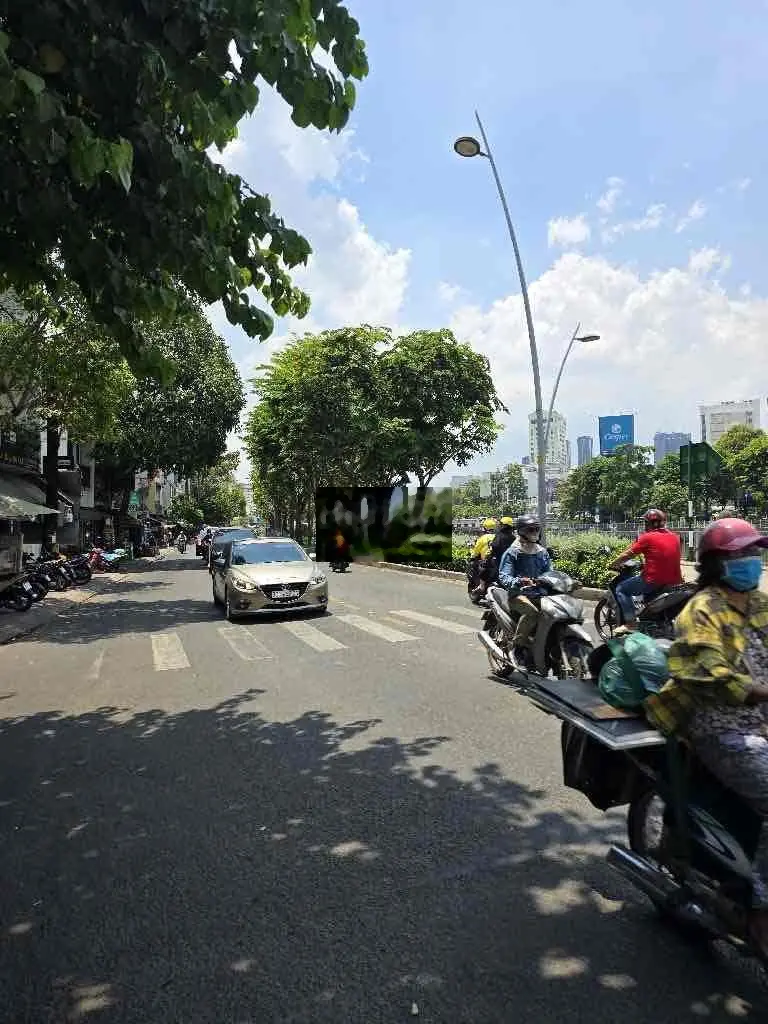 Nhà đường Trường Sa Bình Thạnh 51m2 , 2 tầng , 4 phòng ngủ, sát mặt ti