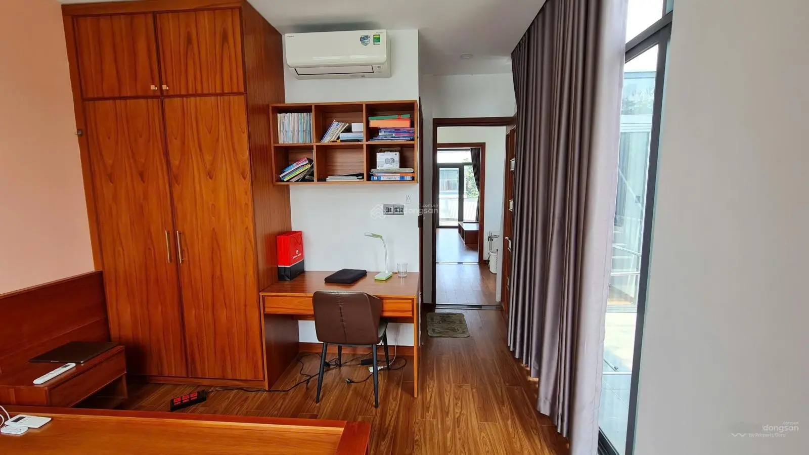 Chính chủ bán căn biệt thự view hồ Hạc Cầm, Khu đô thị Đông Tăng Long, Giá 28,5 tỷ.