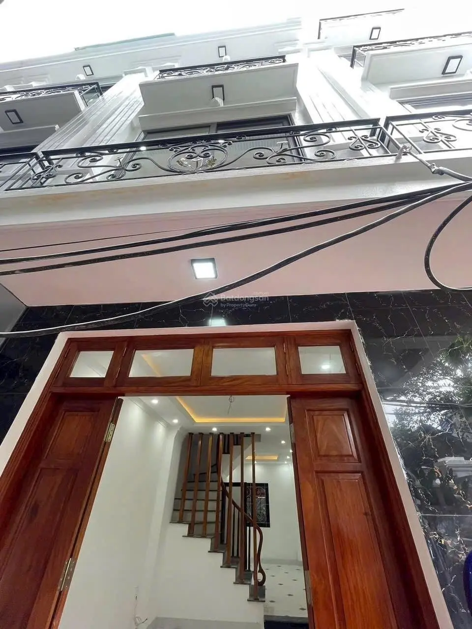 BÁN NHÀ RIÊNG 4,130 TỶ, xây mới 39M2, 5 PN, 4 vs ở và cho thuê tốt khu vực đông dân tiện ích