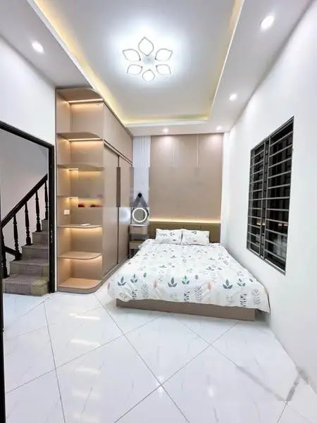Chủ nhà bán gấp - nhà đẹp 45m2 5 tầng hơn 5 tỷ - cách mặt phố xốm 50m