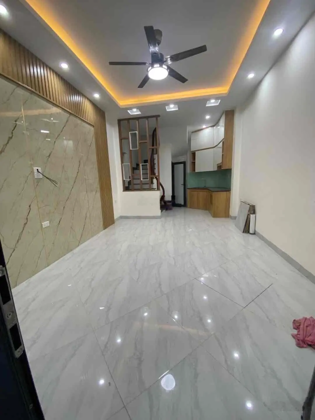 Bán nhà Ngô Quyền, Hà Đông, diện tích 42m, 5 tầng, ở ngay, siêu đẹp, giá đẹp trong khu vực