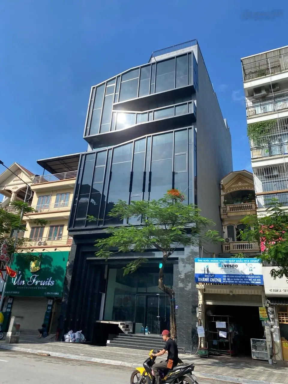 Bán tòa nhà văn phòng mặt phố Xuân La, DT 267m2 x 10 tầng, MT 11.3m, giá 185 tỷ