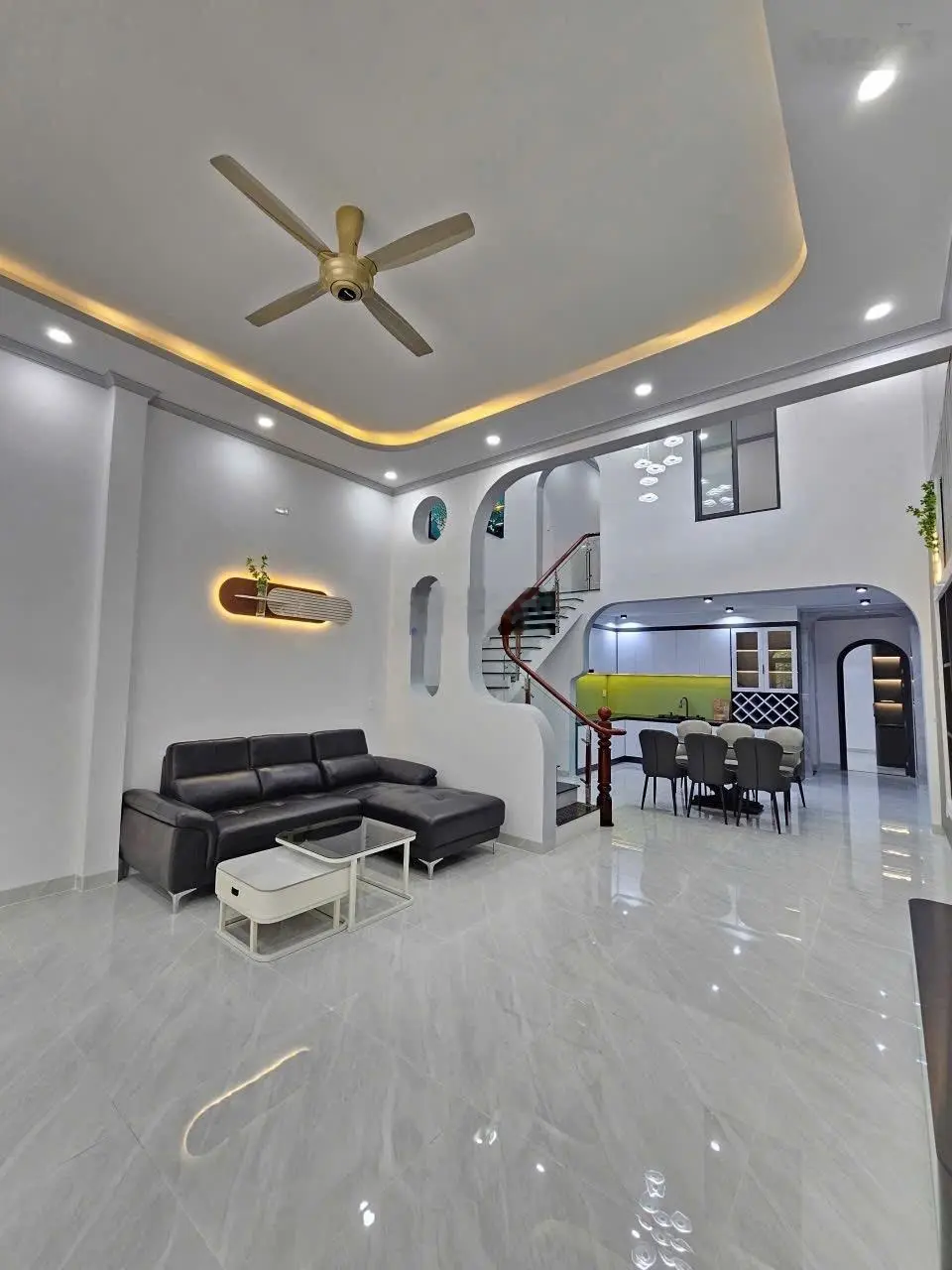 Nhà có phòng ngủ dưới, cách vòng xoay an phú 2km