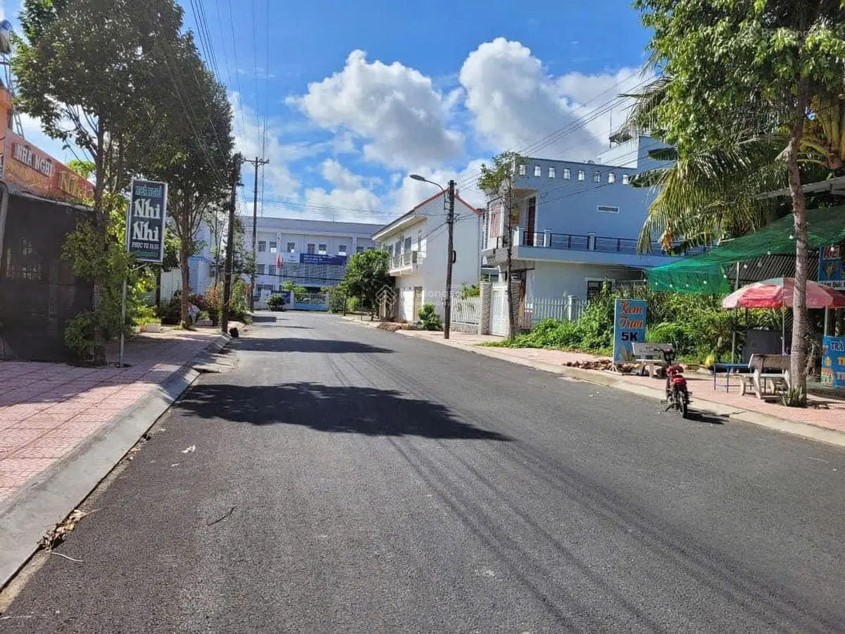 Bán đất thổ cư MTĐ Dương Kỳ Hiệp, p2, Sóc Trăng, cách THCS, BV 200m, DT 120m2 giá chỉ 700tr SHR