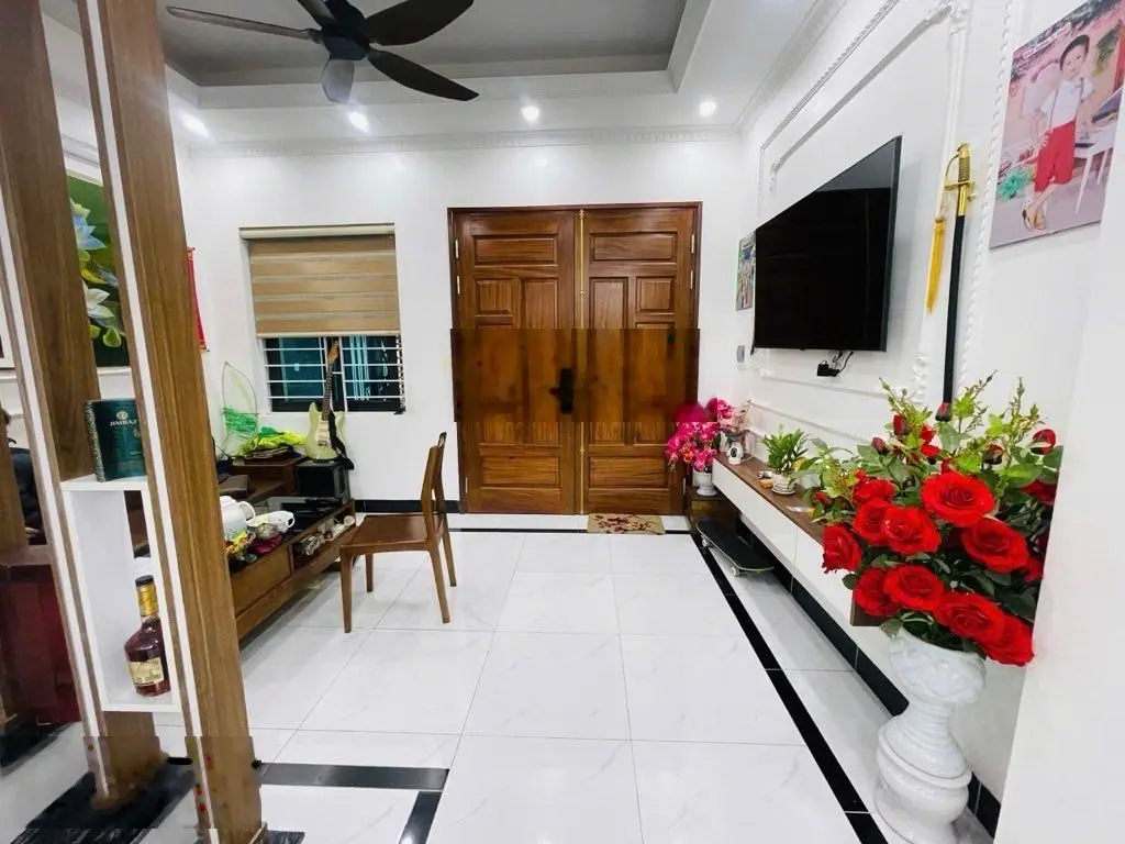 Nhà phân lô Nguyễn Đổng Chi. DT 37m2* 5 tầng, MT đẹp. Ngõ thông, sát phố, full tiện ích xung quanh