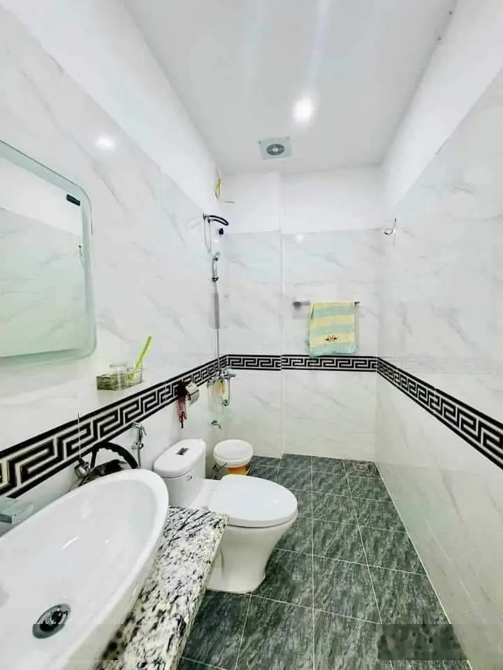 Cần bán nhà mặt ngõ Dương Văn Bé: 46/56m2, 5tầng, 4.4m mặt tiền. Thang máy
