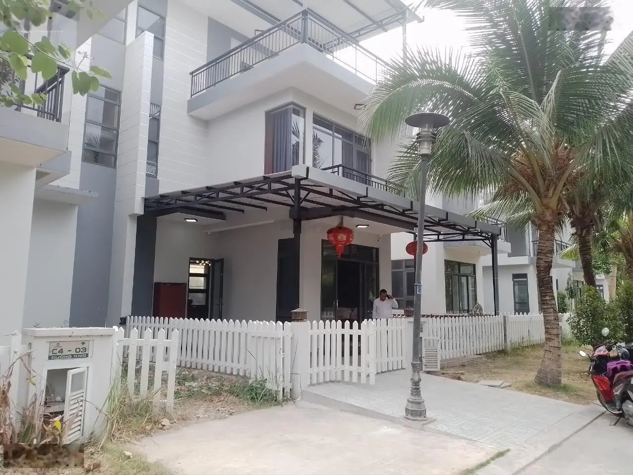 Biệt thự có sổ hoàn công giá 3,3 tỷ LH 0973 013 ***