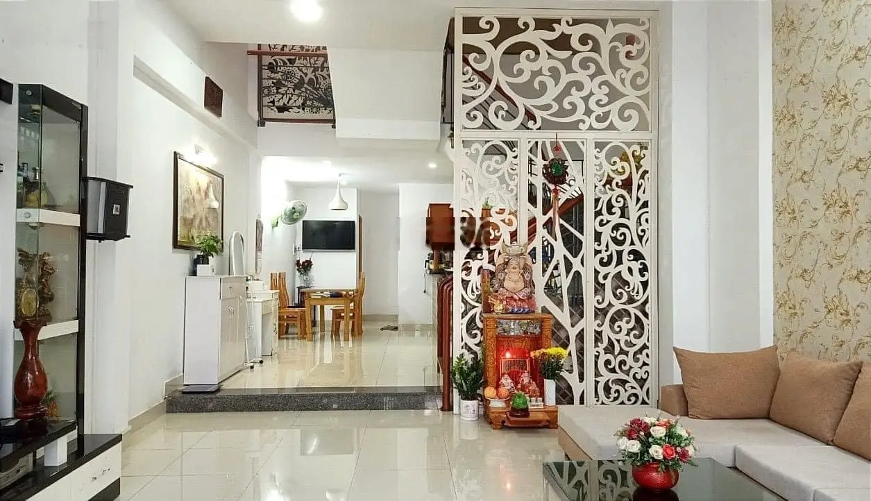 Cần bán gấp căn nhà 3 tầng mặt tiền đường Tố Hữu quận Hải Châu tp Đà Nẵng