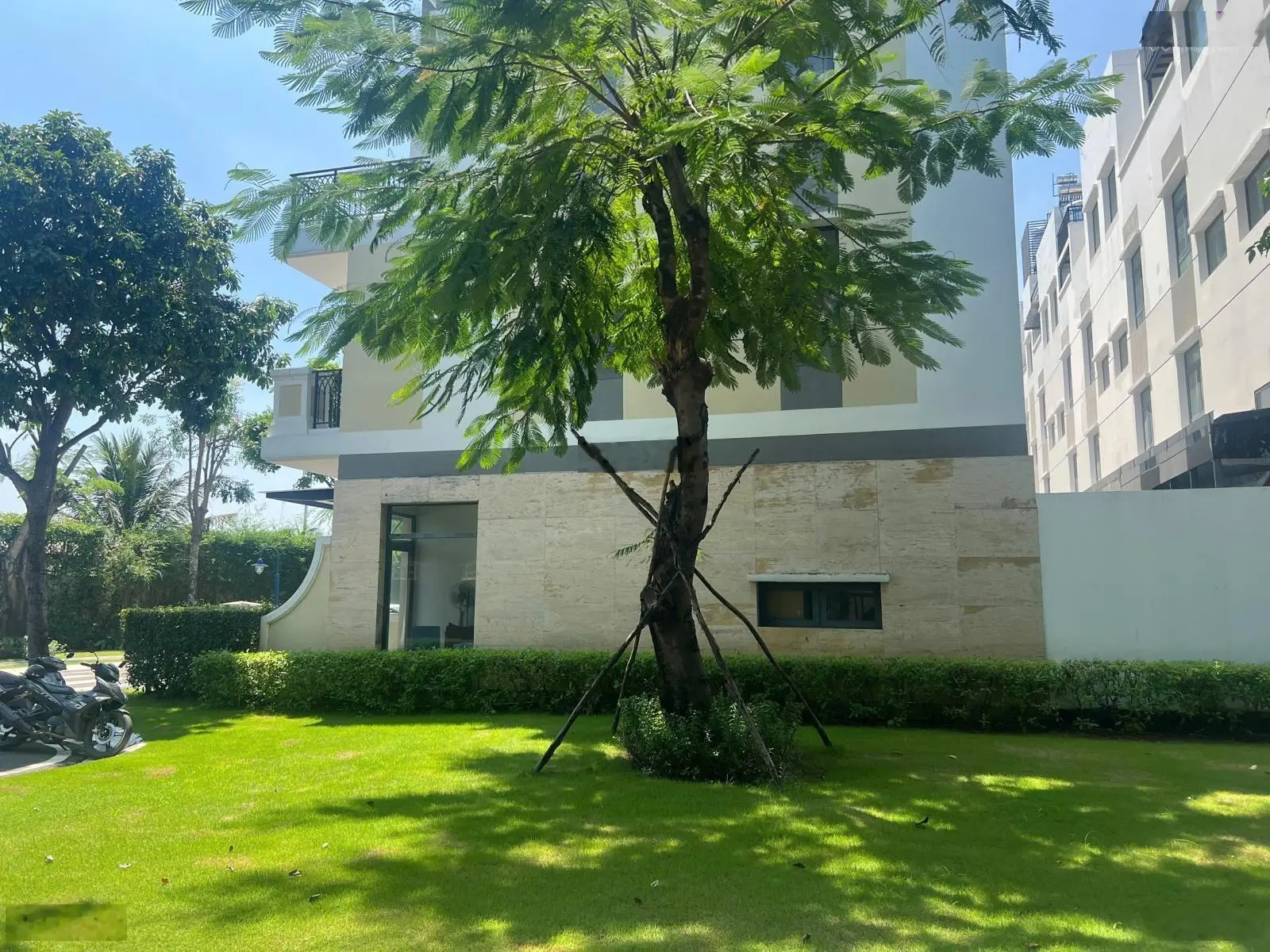 Bán căn góc công viên Verosa Park 0902514989