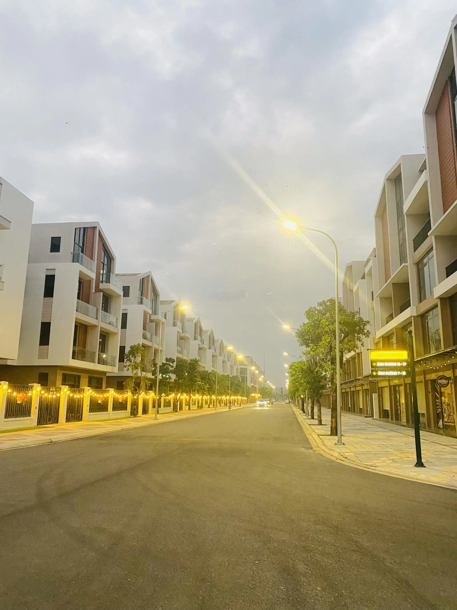 Siêu Phẩm Ánh Dương được ra hàng ạ