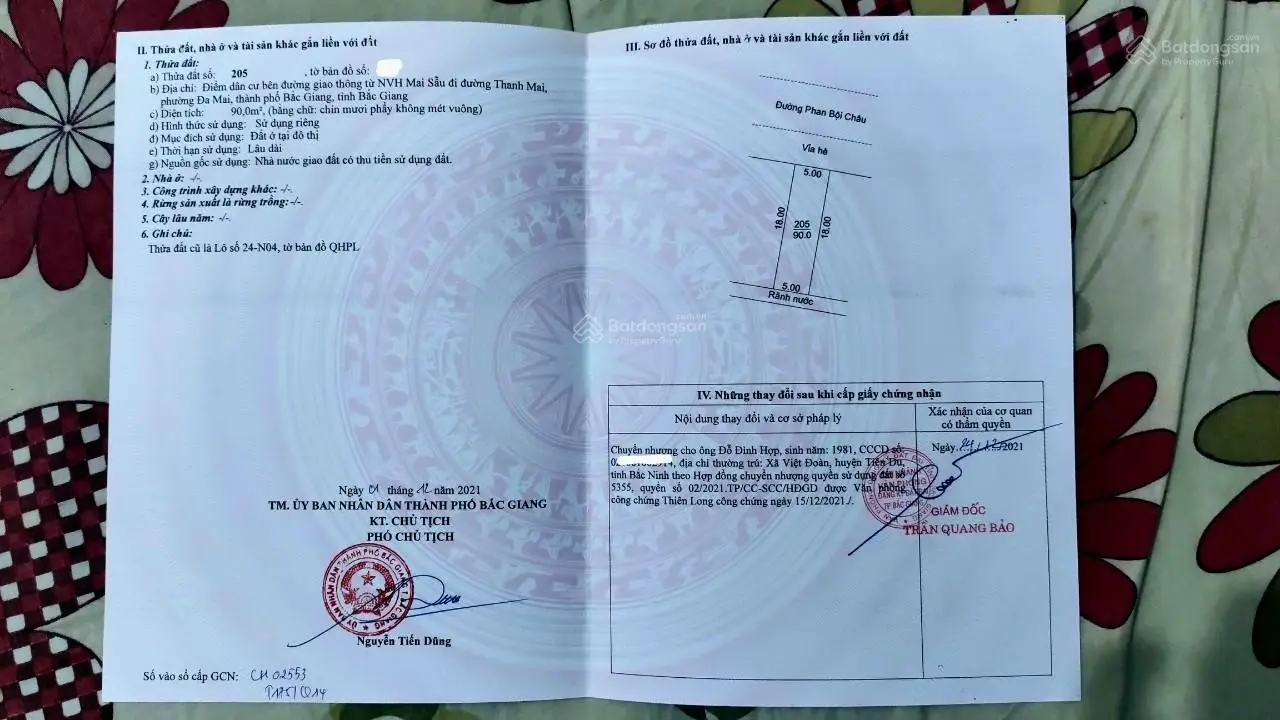 Cần vốn kinh doanh nên cần bán gấp lô đất đối diện hồ điều hoà 90m2, chi tiết LH: 0979 060 ***