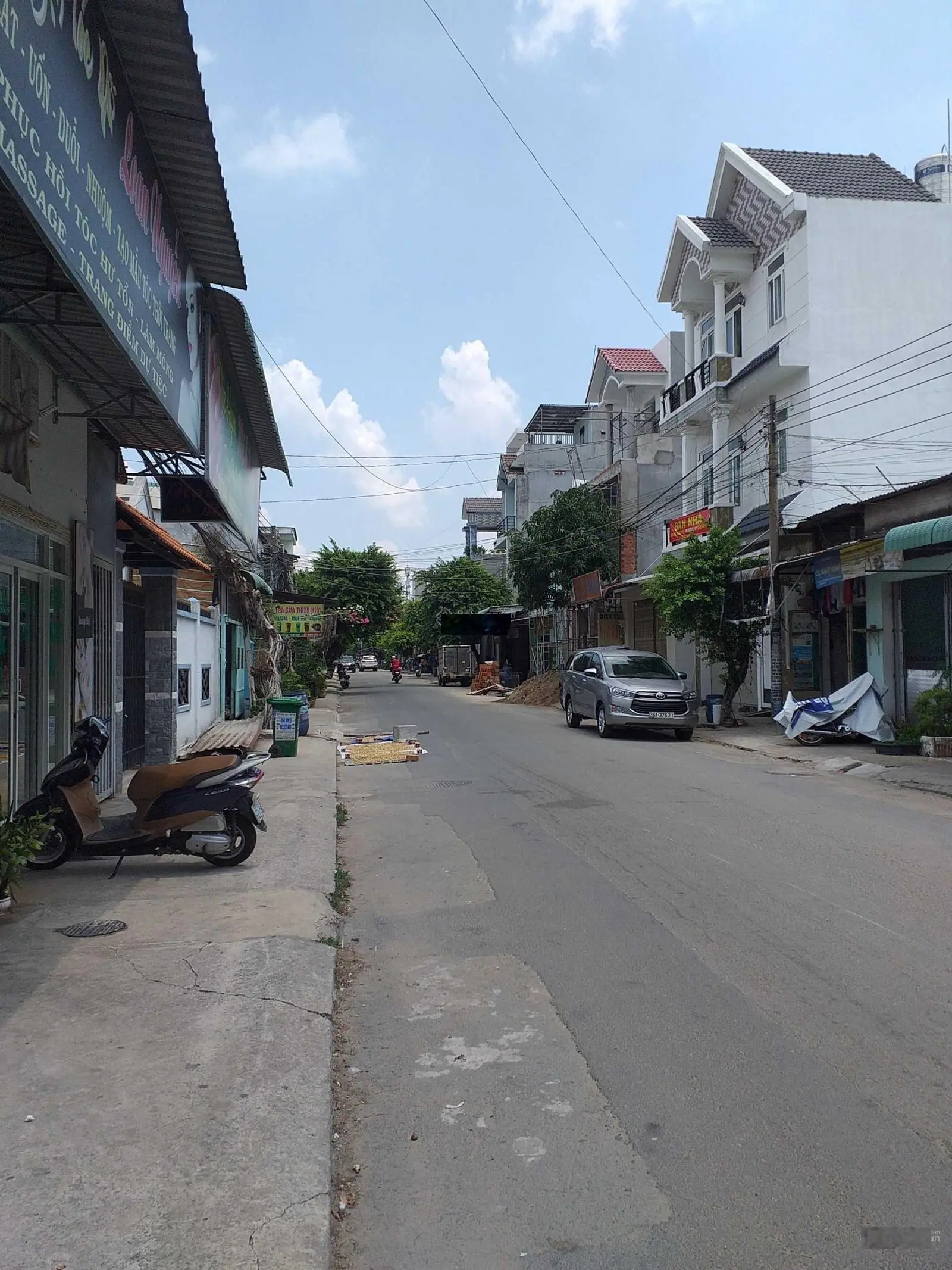 Bán CHDV 3 tầng kề trường ĐH, cổng KCN 14,5 tỷ thu nhập ngay 65 triệu / 1 tháng ĐT 0908 126 *** - Q12