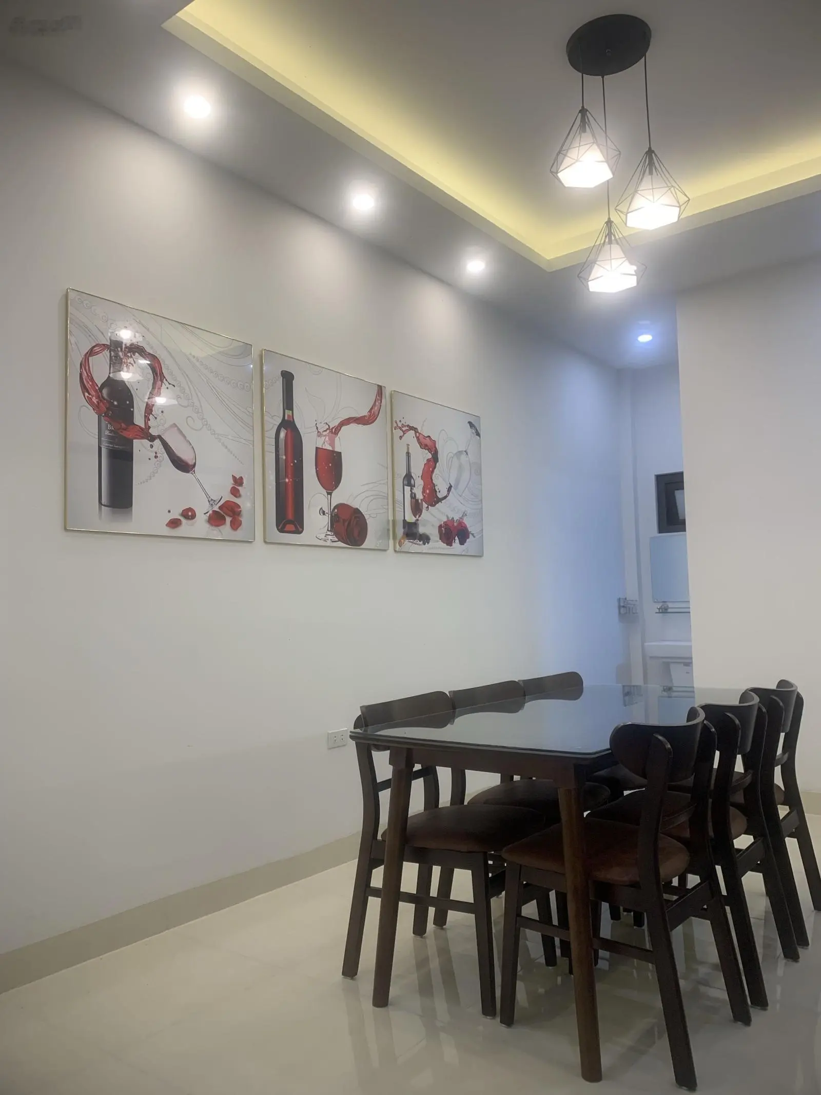Bán nhà 3 tầng mới xây, TK hiện đại, gần chợ Rồng, gần hồ Biển Bạch, trung tâm TP. Ninh Bình