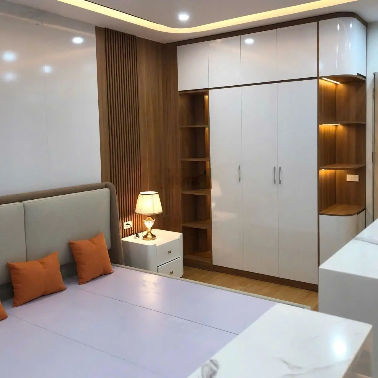 Nhà mặt ngõ thông 8.6 tỷ, DT sổ 37m2, MT 5m, 4 ngủ, 20m ra mặt phố Lê Hồng Phong, cạnh Chợ Hà Đông