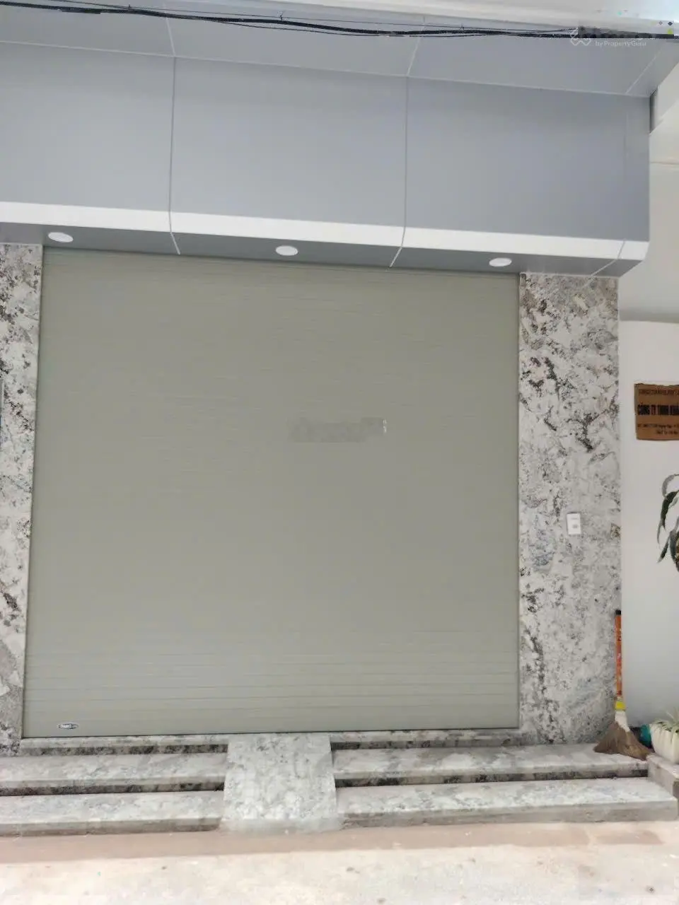 Bán nhà phân lô lk 05 tầng trung tâm quận Cầu Giấy, HN. Đường thông, oto tránh, yên tĩnh, ở sướng !