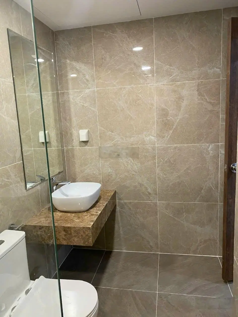 Bán gấp căn hộ The Useful (Era Lạc Long Quân) 64m2, 2 phòng ngủ giá 2,15 tỷ TL