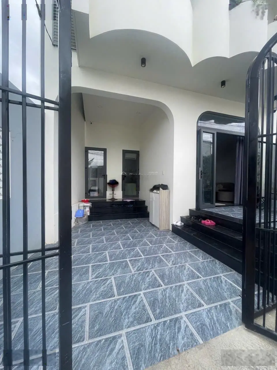 Bán nhà 1 trệt 1 lầu DT 85,6m2 gần chợ Ga Vĩnh Thạnh, nhà đẹp, đường betong 4.5m, giá 2ty580
