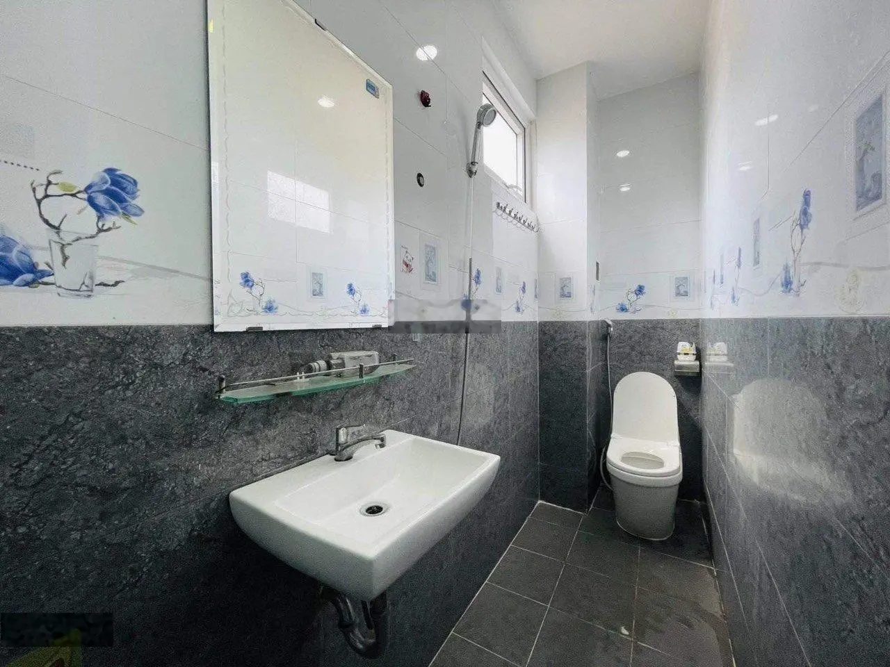 Bán nhà 1 trệt 3 lầu - Sổ riêng - Nguyễn Hữu Cảnh, Bình Thạnh, DT: 45m2, 4 PN - 3 WC, giá 3.19 tỷ
