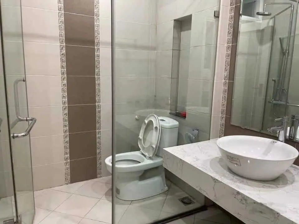 Bán biệt thự sân vườn Cầu Giấy, 106m2, 4 tầng thang máy, gara ô tô, vỉa hè rộng, 23.8 tỷ