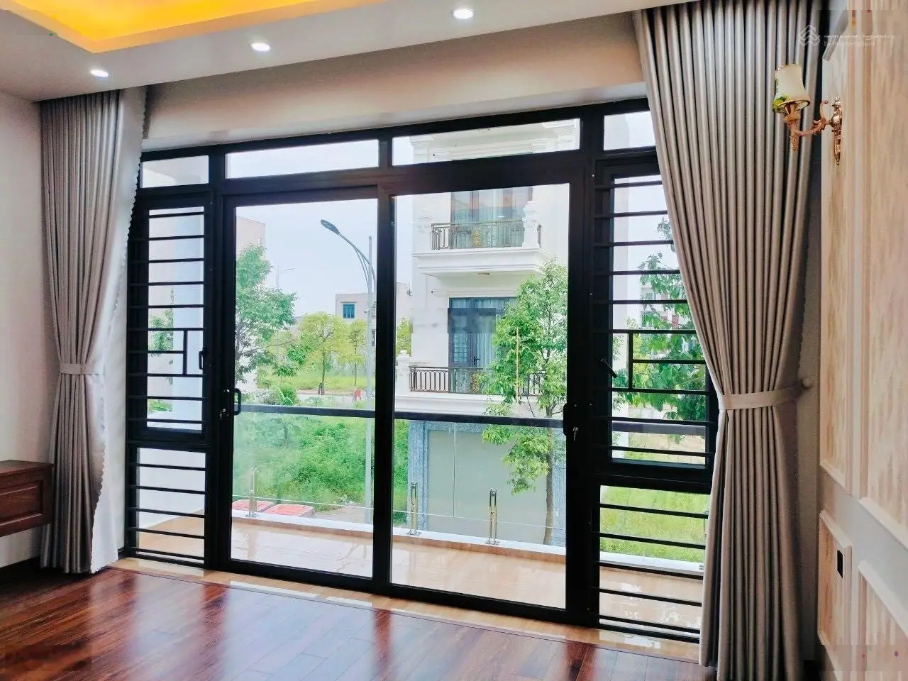 Cần bán căn nhà 4 tầng cầu thang máy KĐT Tân Phú Hưng - Tp Hải Dương