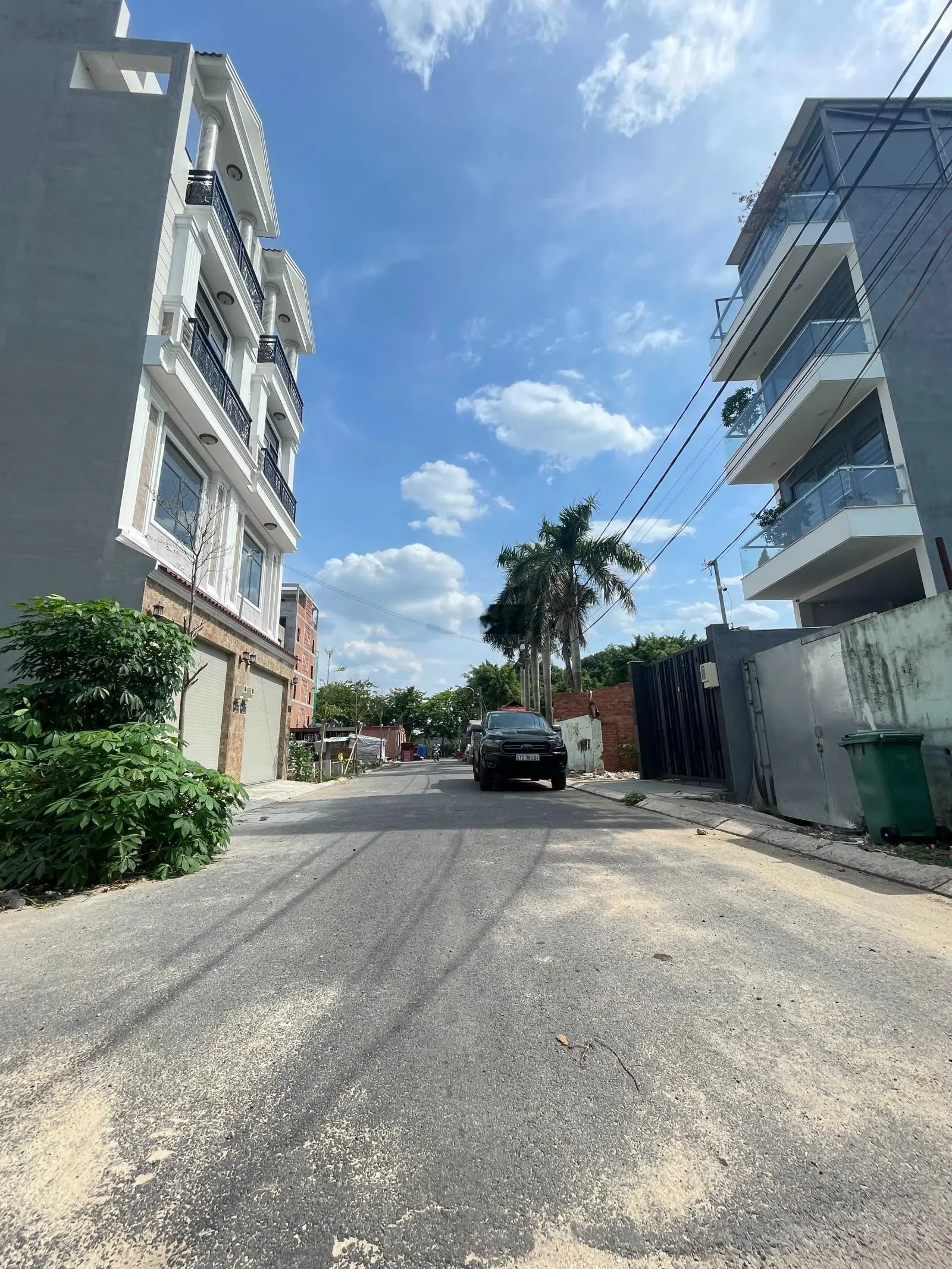 Nhà cực đẹp trong khu đồng bộ ven Sông Sài Gòn, Liền kề Vạn Phúc, 60m2 (nở hậu), Nhà mới sổ riêng