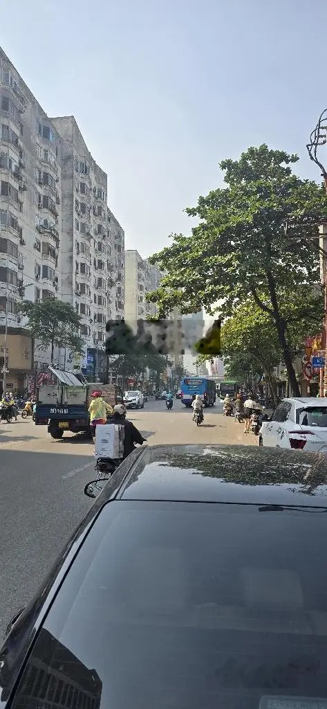 Mặt phố kinh doanh vô địch, vỉa hè rộng