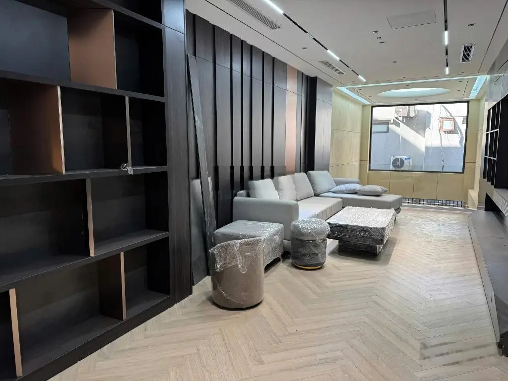 Bán nhà hồng tiến - 60m2 xây 6 tầng - thang máy - ô tô đỗ cửa - 10m ra phố hồng tiến chỉ 13 tỷ