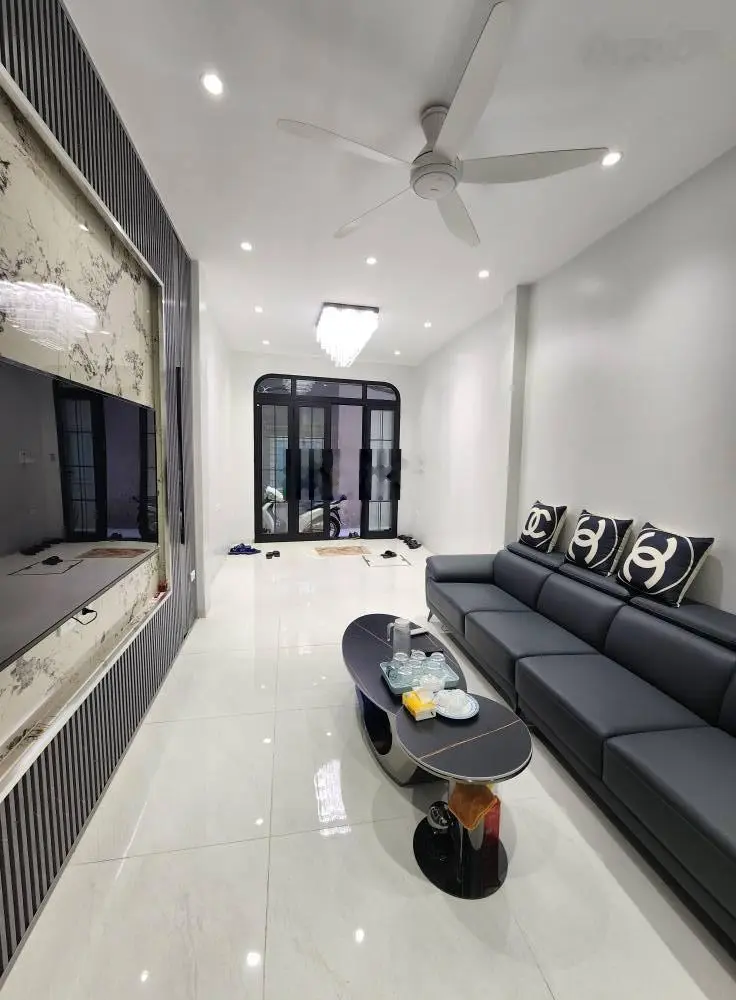 Hiếm dã man, nhà xây mới 6 tầng thang máy, mặt ngõ nông, 221 Tôn Đức Thắng, full nội thất, ở ngay