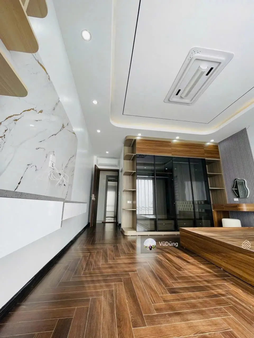 Bán nhà phân lô Phúc Đồng 918, Long Biên DT 50M2, 8 Tầng, MT 4.3M, Vỉa hè, ô tô tránh, lô góc.