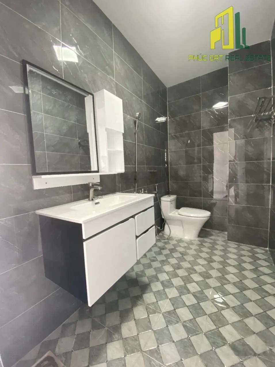Nhà đẹp 1 lầu Quyết Thắng gần nhà hàng K'tan, SHR thổ cư 100% hoàn công