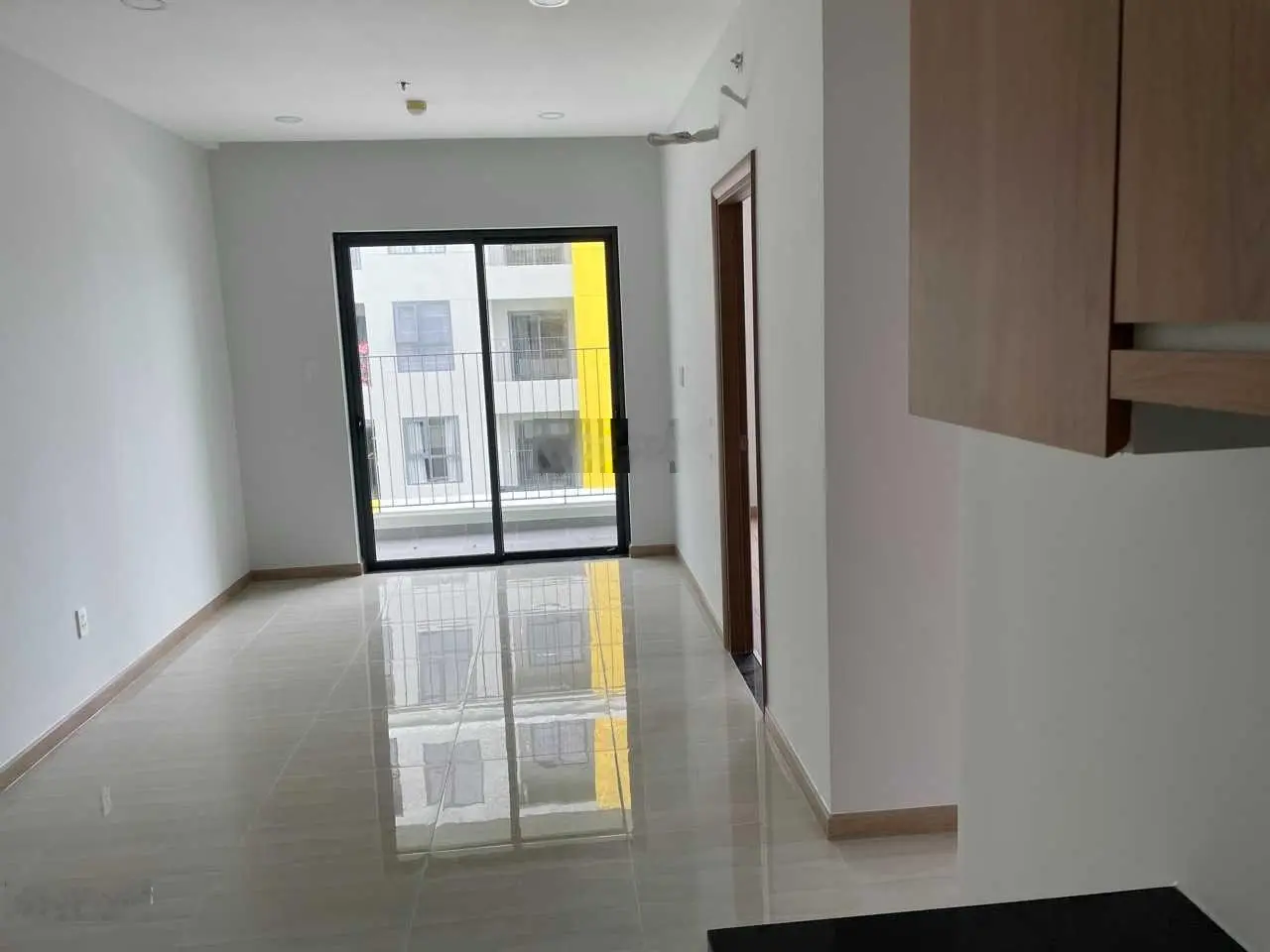 CHỦ CẦN TIỀN CHO CON ĐI DU HỌC bán gấp căn hộ Bcons Green View 2PN - 2WC 1tỷ650 bao thuế phí.