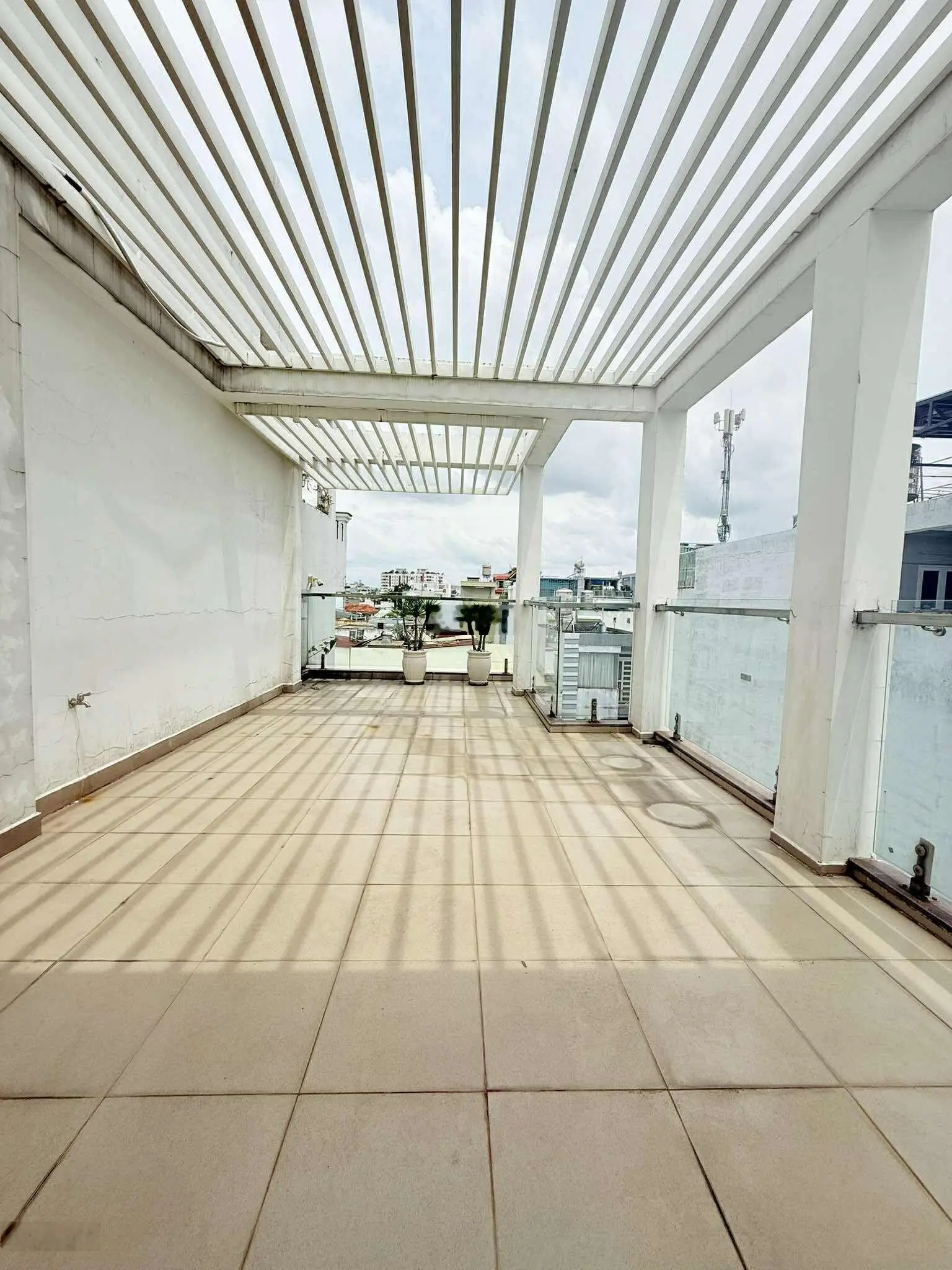 Nhà 4 tầng - ô tô ngủ trong nhà - sát mặt tiền bùi quang là - giáp tân bình- 61 m2 - gấp bán