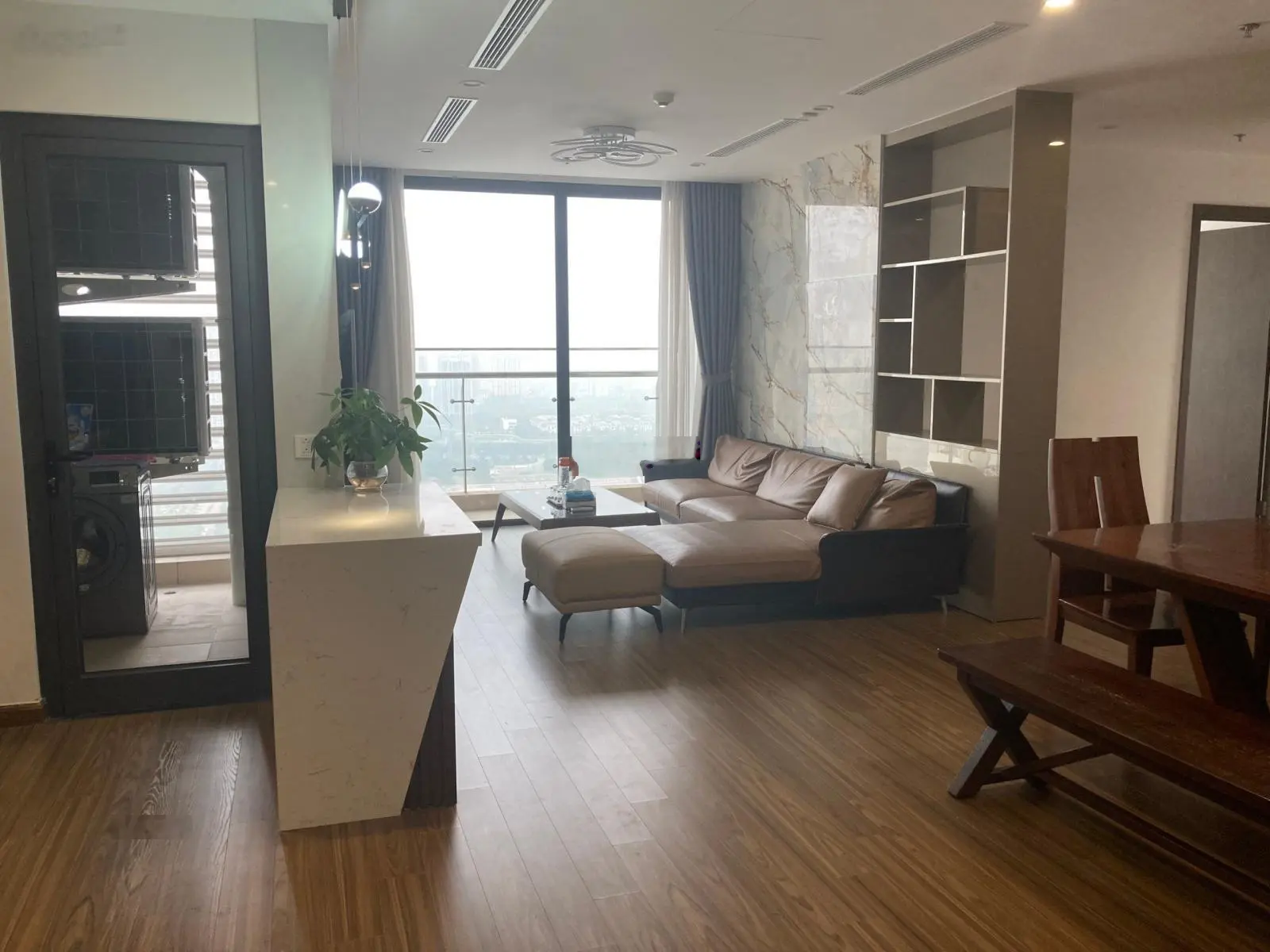 Bán căn hộ Vinhomes West Point. Căn hộ 3PN BC Đông nam. Giá 8.5 tỷ. LH: 0936 031 ***