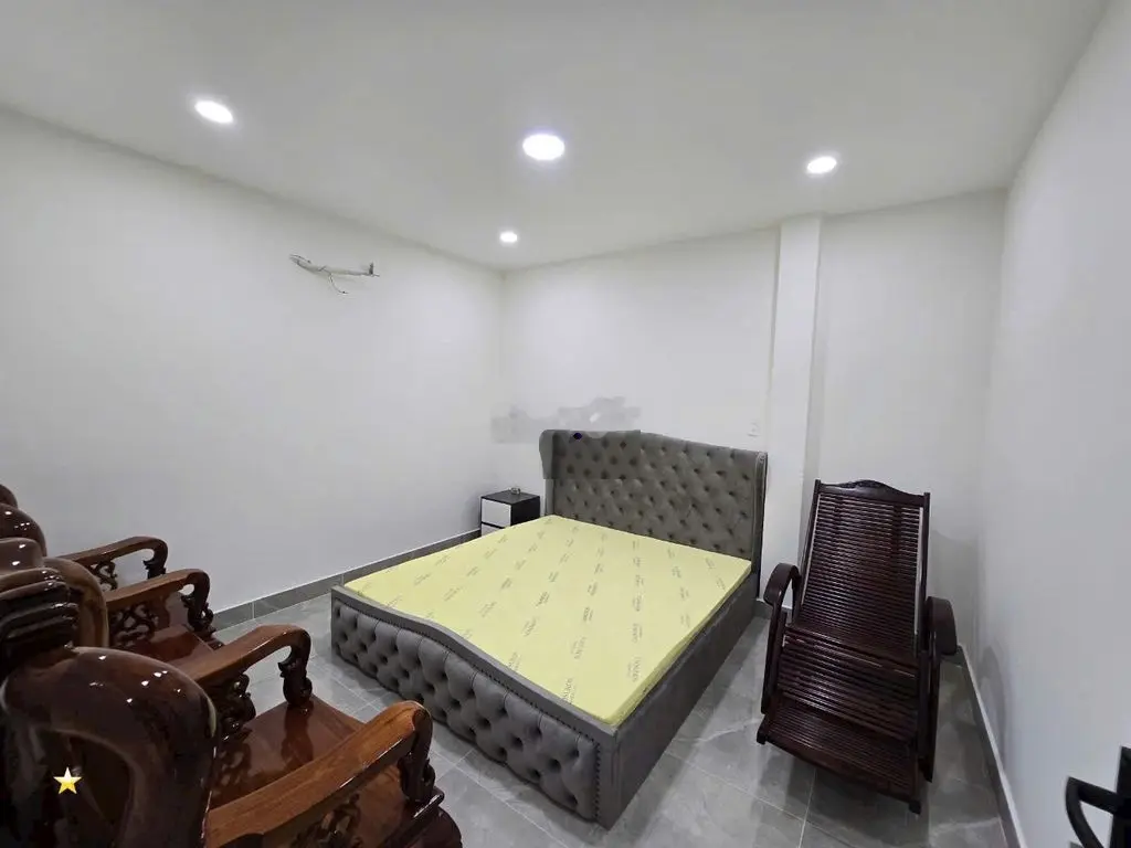 Nhà Vĩnh Phú Sân Ô TÔ 5*21