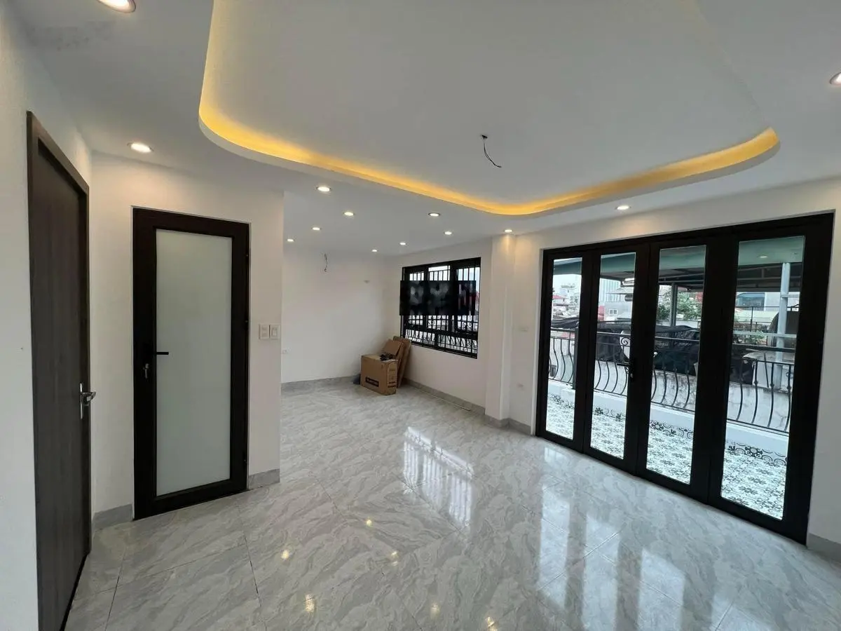 Bán nhà Hoàng Cầu 210tr/m - nhà xây mới - 53m - 7tầng thang máy - MT 6,8m