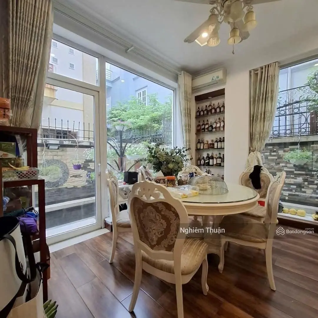 Bán biệt thự Bán đảo Linh Đàm, Hoàng Mai, Hà Nội, 235m2, MT 16m, ở & kinh doanh, hơn 50 tỷ