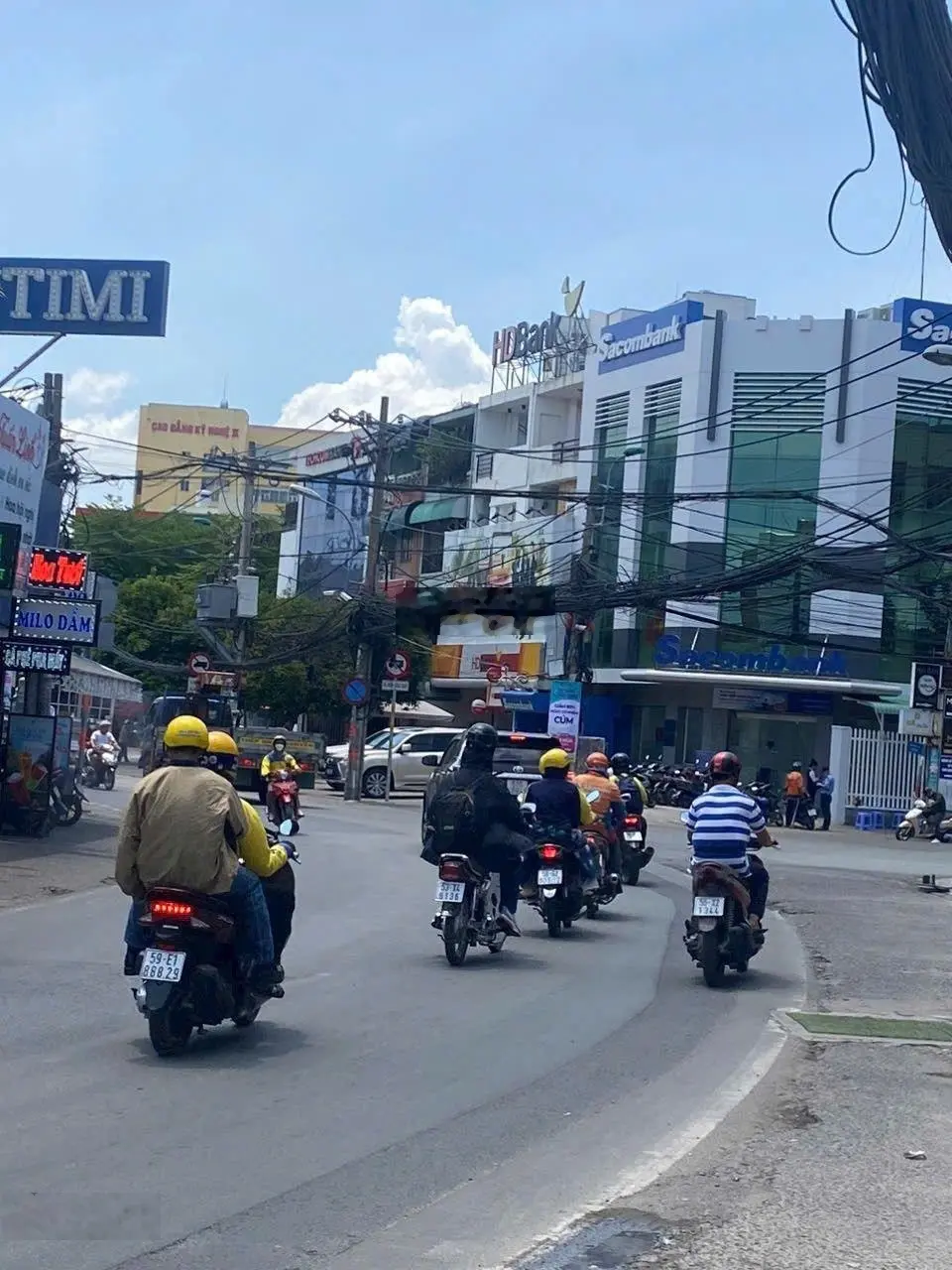 Bán nhanh nhà 1 trệt 3 lầu mặt tiền Đỗ Xuân Hợp quận 9 giá 21,5 tỷ