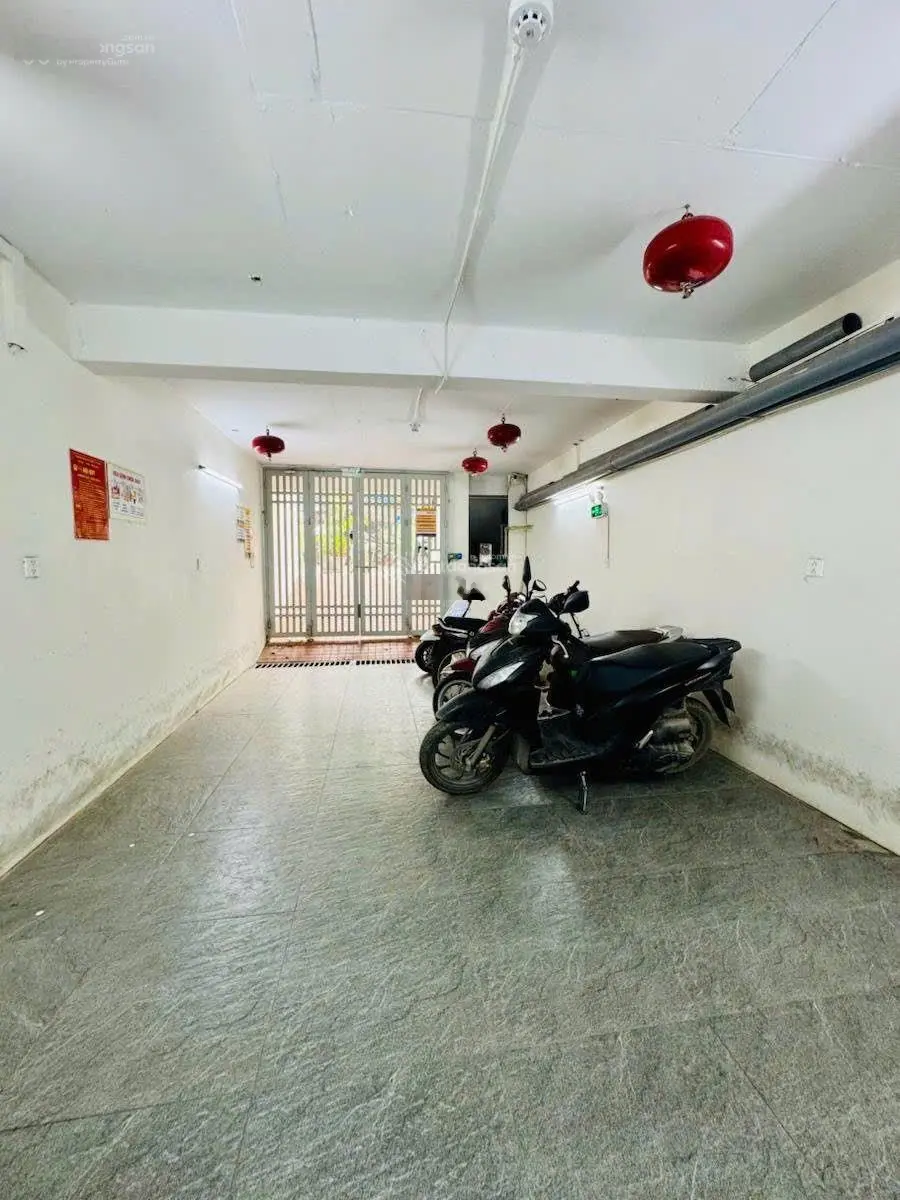 Mặt phố 8 tầng thang máy - Lô góc vỉa hè kinh doanh. Giá rẻ bất ngờ