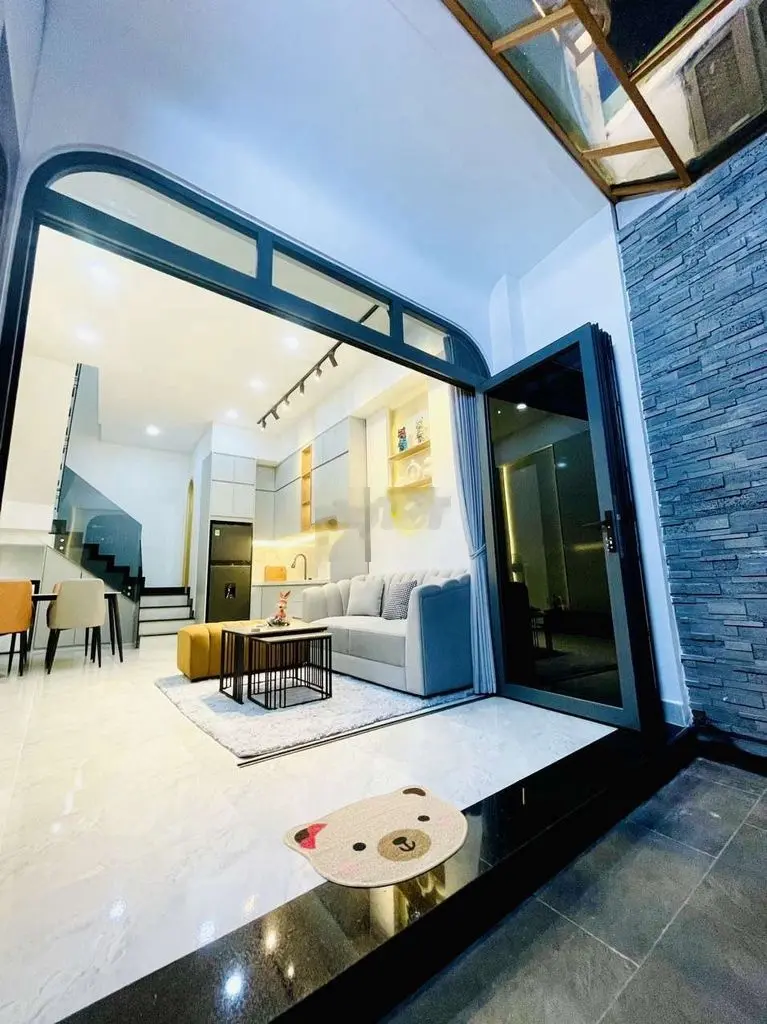 NHÀ ĐẸP Ở LIỀN, BÌNH THẠNH 35M2, HẺM TRƯỚC NHÀ RỘNG NHƯ CÁI SÂN,GẦN MT