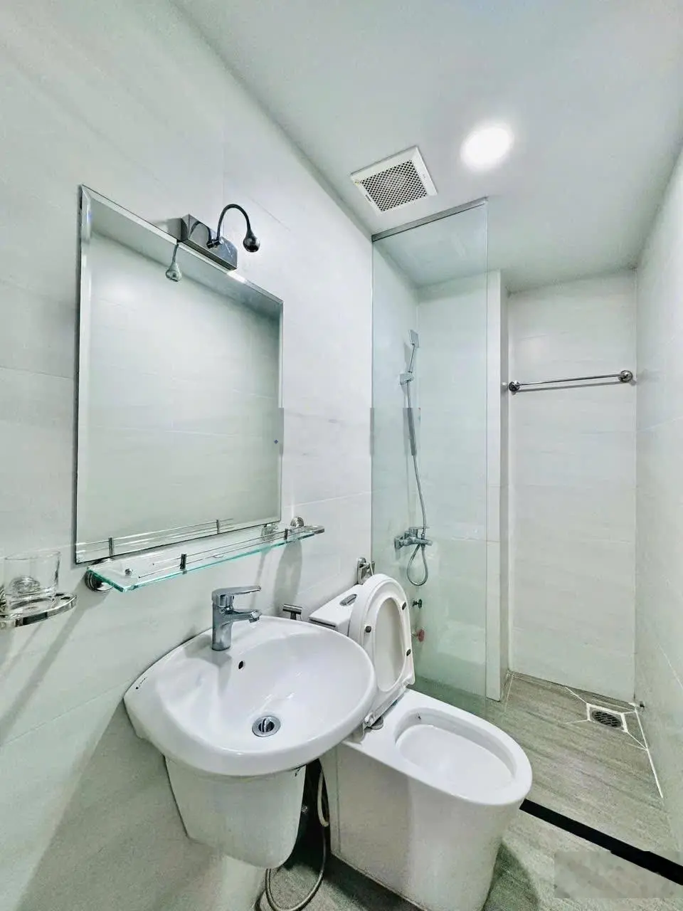 Hẻm chuẩn 5m oto đậu cửa 4tầng 5pn 6wc full nội thất Thống Nhất P16 Gò Vấp